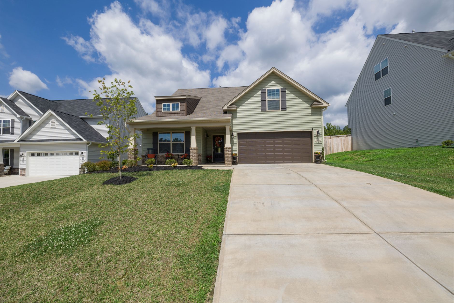 view of modern suburban detached house with driveway